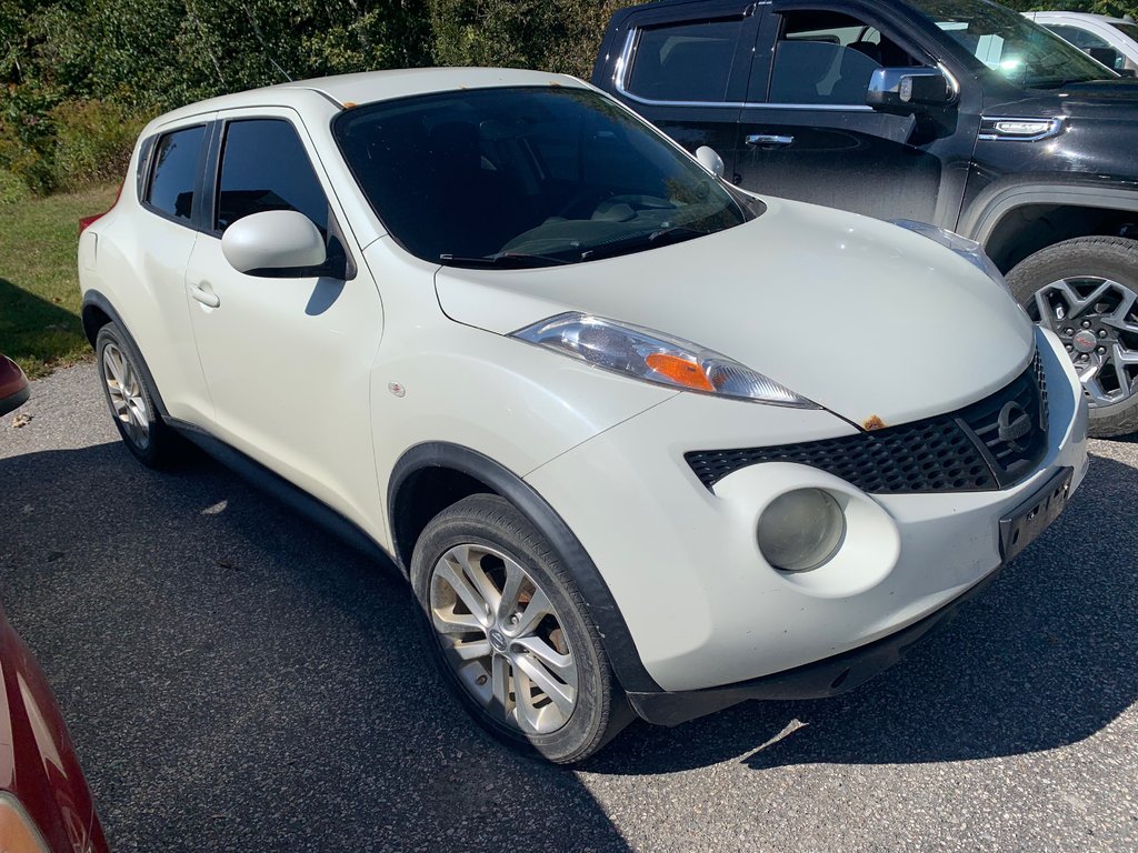 Nissan JukeS  2012 à Sturgeon Falls, Ontario - 3 - w1024h768px