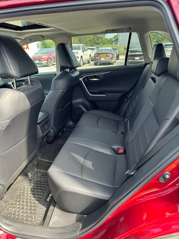 Toyota RAV4 LIMITED  2023 à Sturgeon Falls, Ontario - 10 - w1024h768px