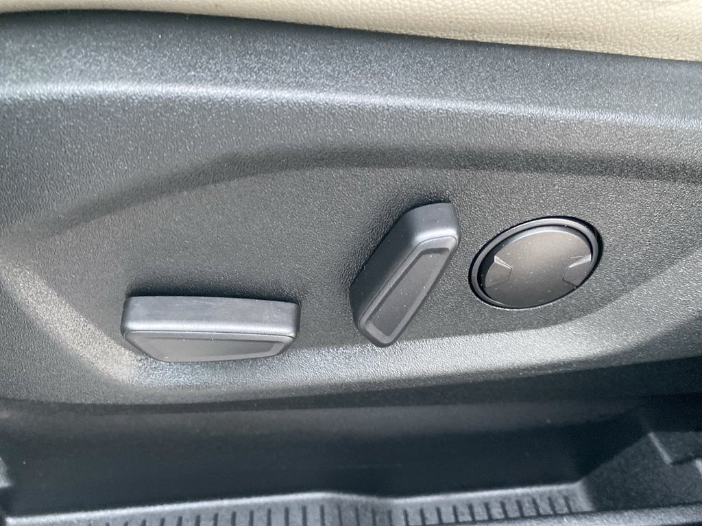 2022 Ford Edge Titanium in Alliston, Ontario - 12 - w1024h768px