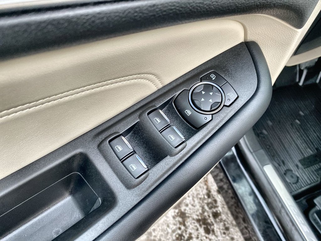 2022 Ford Edge Titanium in Alliston, Ontario - 13 - w1024h768px