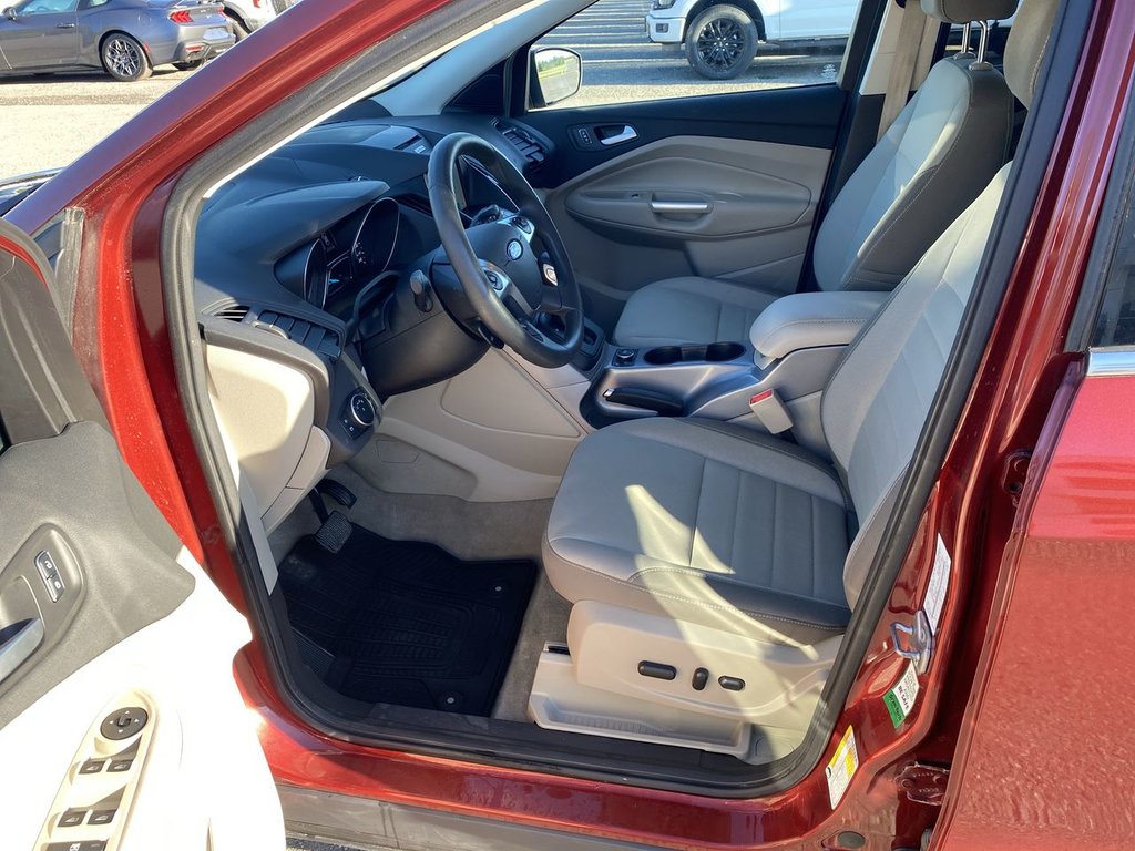 2016 Ford Escape SE in Alliston, Ontario - 11 - w1024h768px