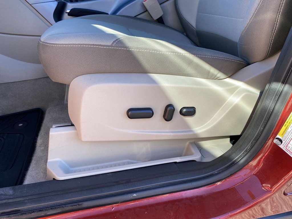 2016 Ford Escape SE in Alliston, Ontario - 12 - w1024h768px