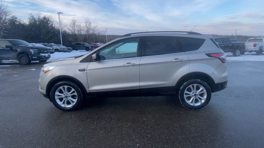 2017 Ford Escape SE in Alliston, Ontario - 5 - w1024h768px