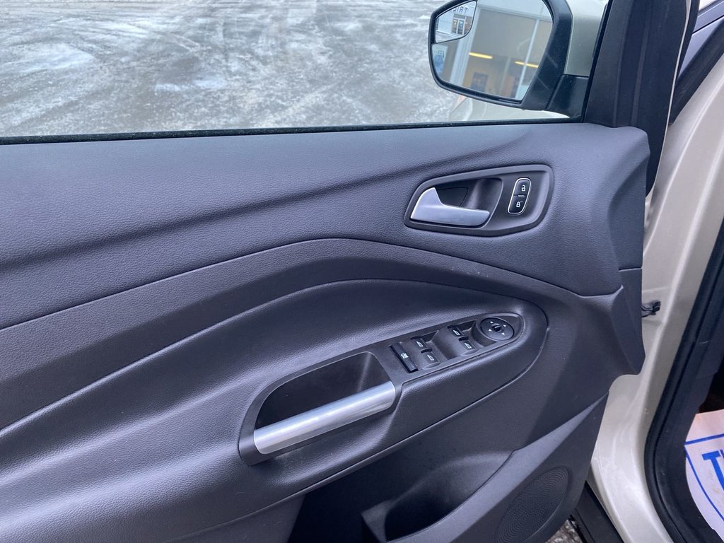 Ford Escape SE 2018 à Alliston, Ontario - 13 - w1024h768px