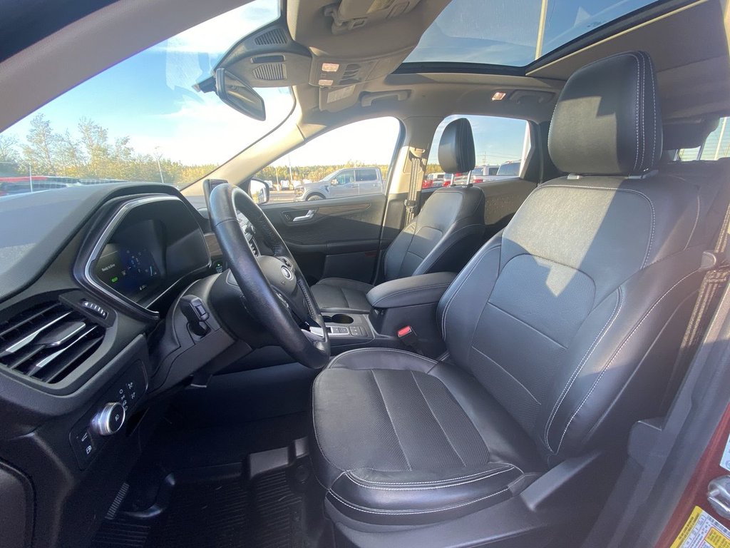 2020 Ford Escape Titanium Hybrid in Alliston, Ontario - 11 - w1024h768px