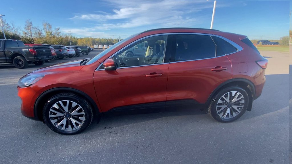 2020 Ford Escape Titanium Hybrid in Alliston, Ontario - 5 - w1024h768px