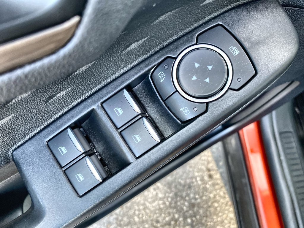 2020 Ford Escape Titanium Hybrid in Alliston, Ontario - 13 - w1024h768px