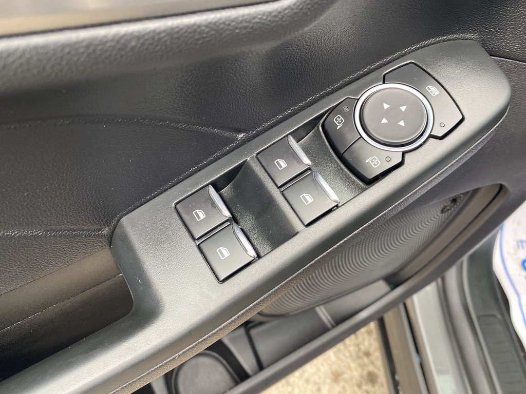 2022 Ford Escape Titanium Hybrid in Alliston, Ontario - 13 - w1024h768px