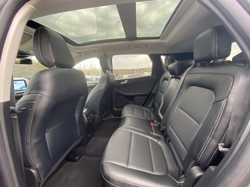 2022 Ford Escape Titanium Hybrid in Alliston, Ontario - 23 - w1024h768px