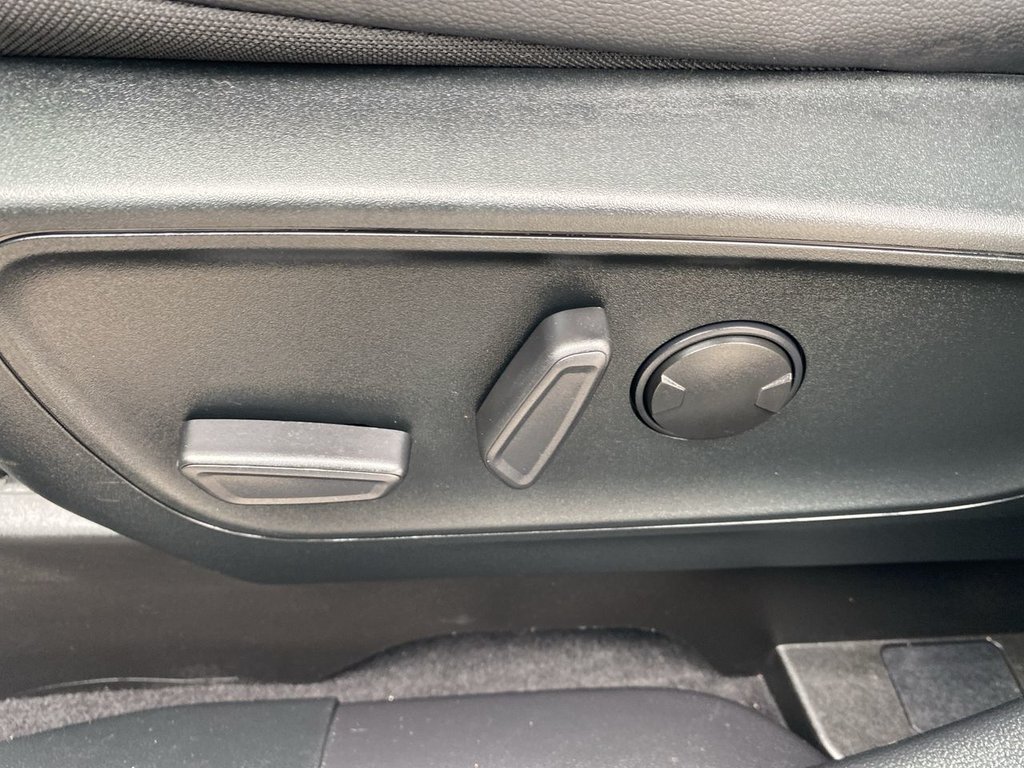 2022 Ford Escape Titanium Hybrid in Alliston, Ontario - 12 - w1024h768px