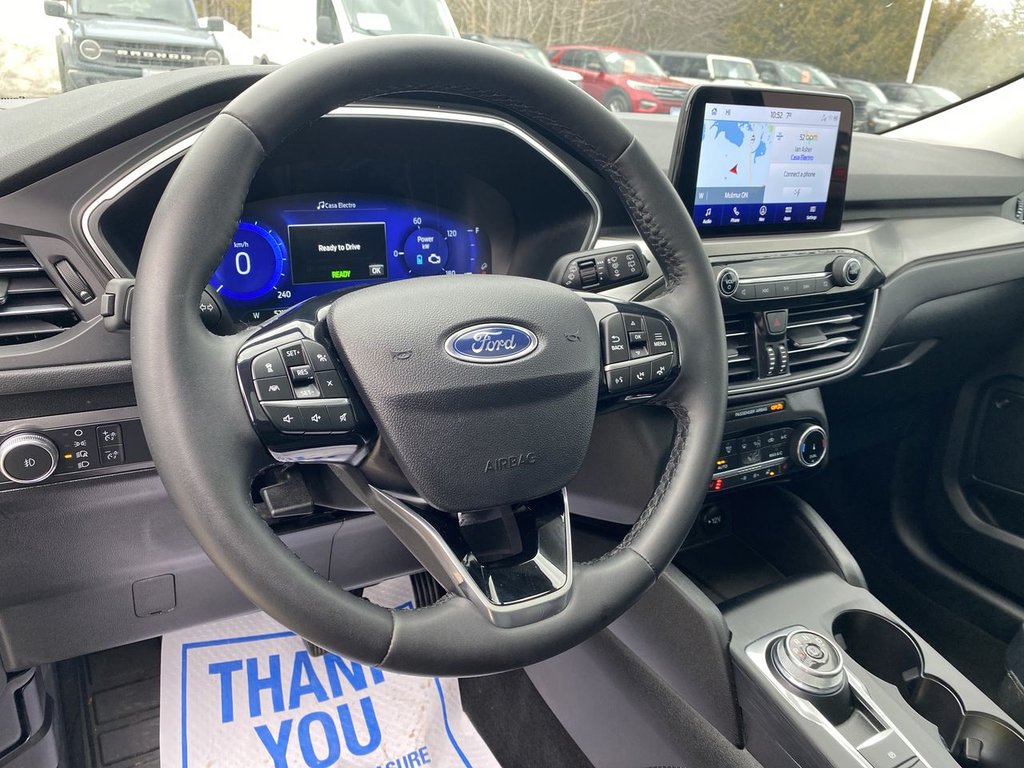 2022 Ford Escape Titanium Hybrid in Alliston, Ontario - 14 - w1024h768px