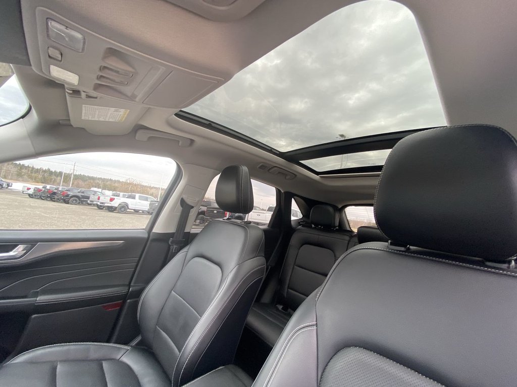 2022 Ford Escape Titanium Hybrid in Alliston, Ontario - 22 - w1024h768px
