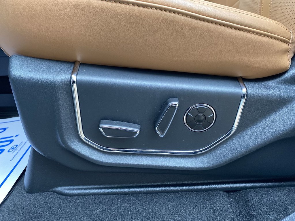 2024 Ford Expedition Platinum Max in Alliston, Ontario - 12 - w1024h768px