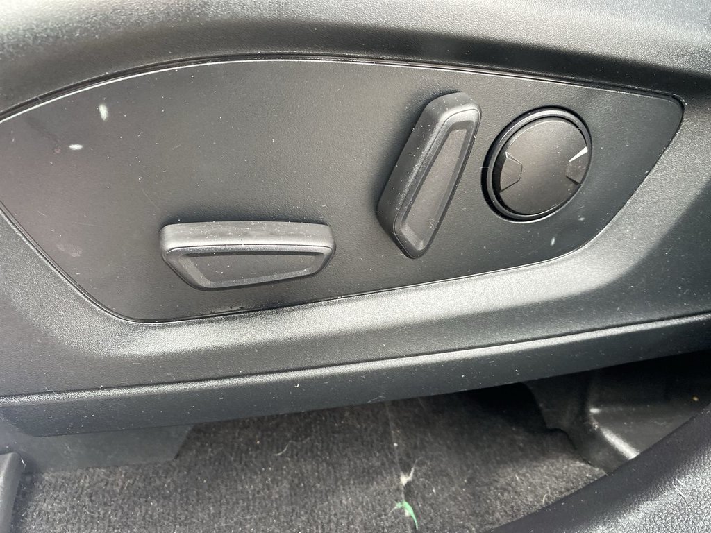 2020 Ford Explorer XLT in Alliston, Ontario - 12 - w1024h768px