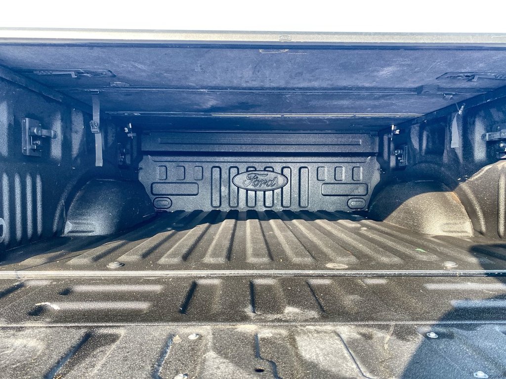 2015 Ford F-150 XLT in Alliston, Ontario - 23 - w1024h768px