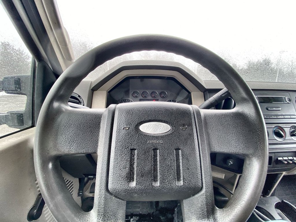 2008 Ford F-450 Super Duty Chassis XL Regular Cab 165 RWD in Alliston, Ontario - 14 - w1024h768px