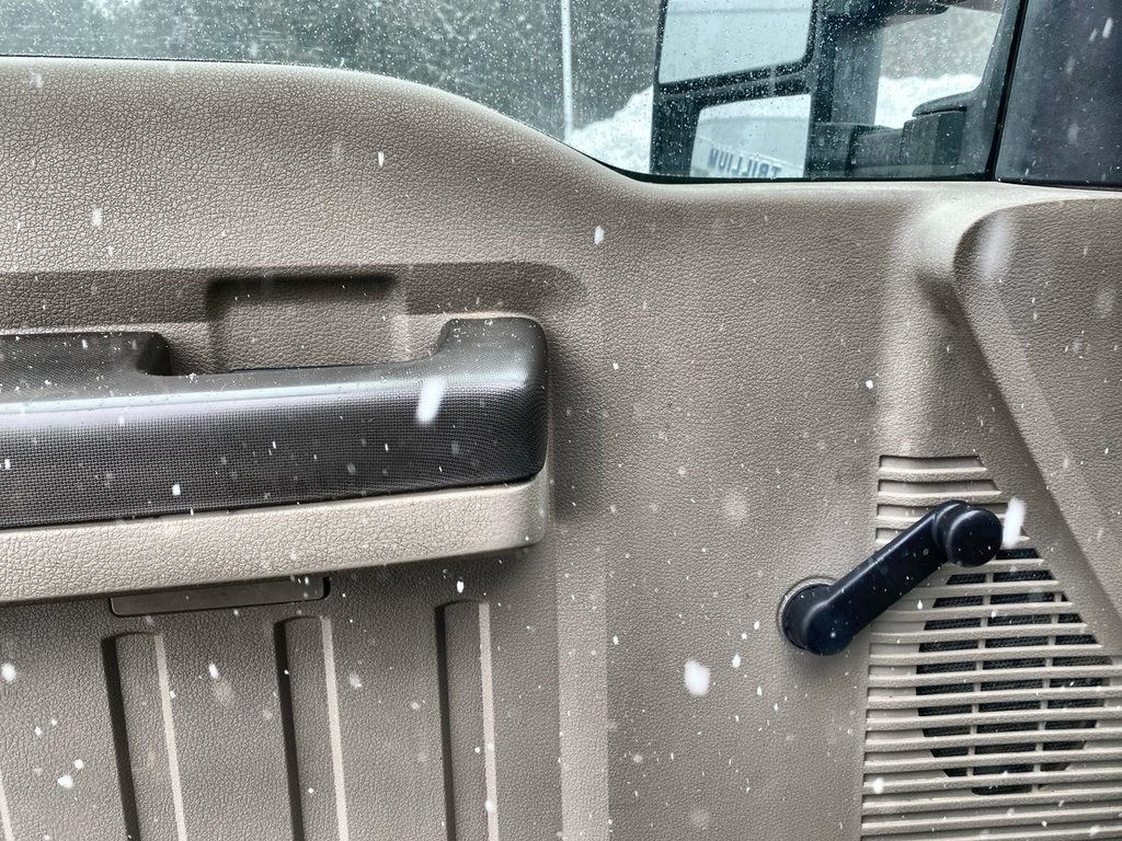 2008 Ford F-450 Super Duty Chassis XL Regular Cab 165 RWD in Alliston, Ontario - 13 - w1024h768px