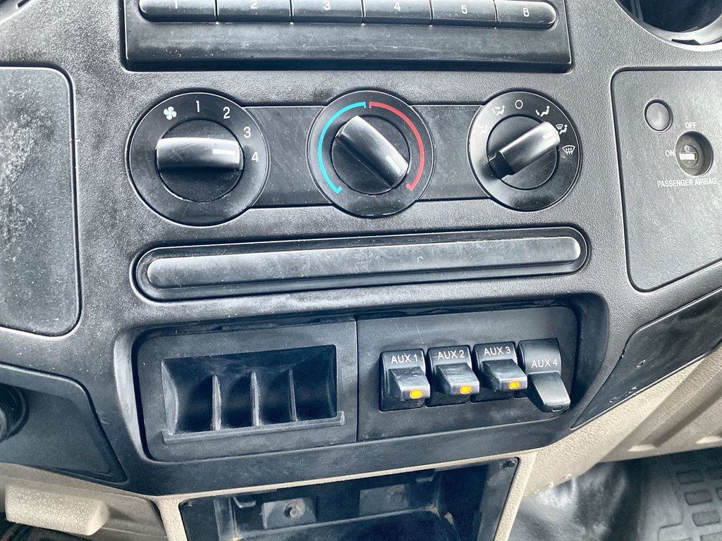 2008 Ford F-450 Super Duty Chassis XL Regular Cab 165 RWD in Alliston, Ontario - 17 - w1024h768px