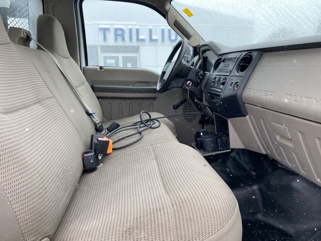 2008 Ford F-450 Super Duty Chassis XL Regular Cab 165 RWD in Alliston, Ontario - 21 - w1024h768px