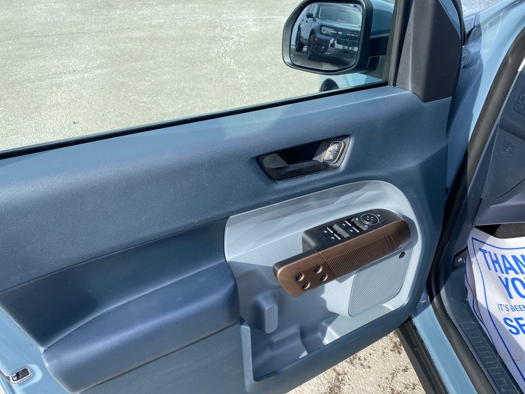 2023 Ford Maverick LARIAT in Alliston, Ontario - 13 - w1024h768px