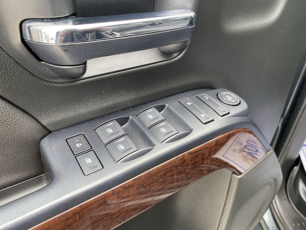 2017 GMC Sierra 1500 SLE in Alliston, Ontario - 12 - w1024h768px