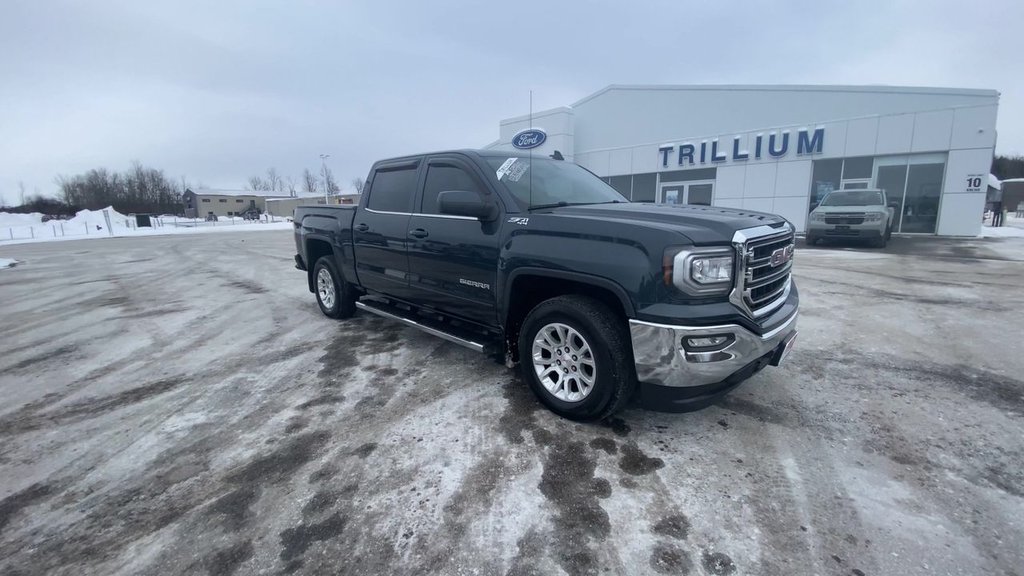 2017 GMC Sierra 1500 SLE in Alliston, Ontario - 2 - w1024h768px