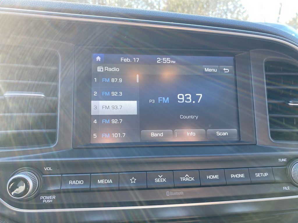 2020 Hyundai Elantra Preferred w/Sun & Safety Package in Alliston, Ontario - 16 - w1024h768px