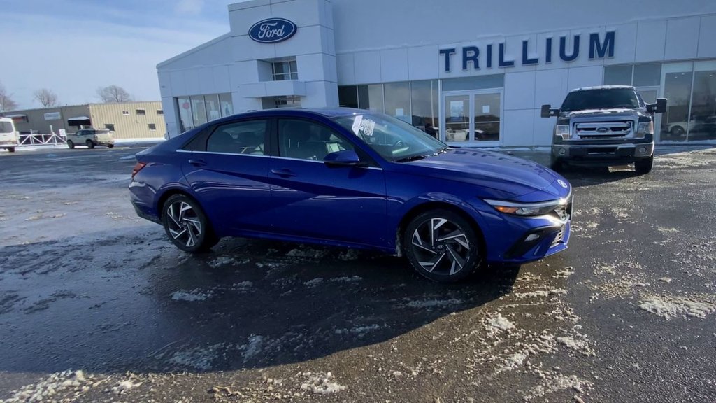 2024 Hyundai Elantra Luxury in Alliston, Ontario - 2 - w1024h768px
