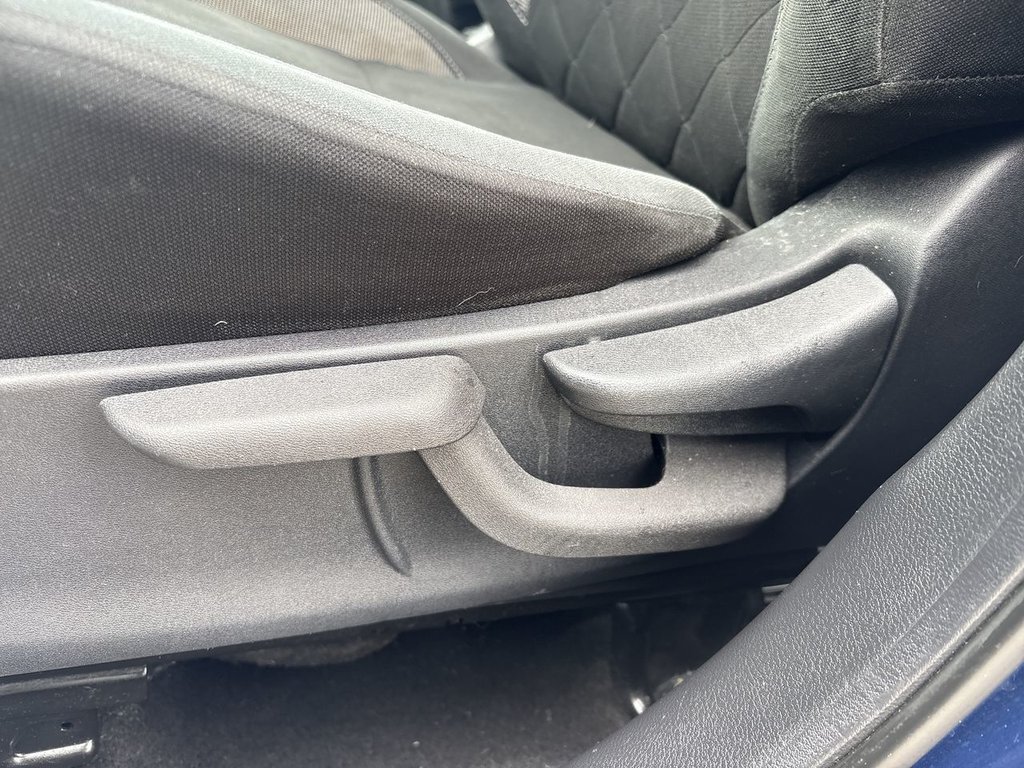 2020 Nissan Kicks SV in Alliston, Ontario - 12 - w1024h768px
