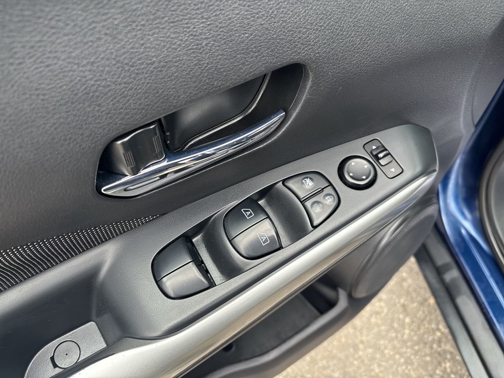 2020 Nissan Kicks SV in Alliston, Ontario - 13 - w1024h768px