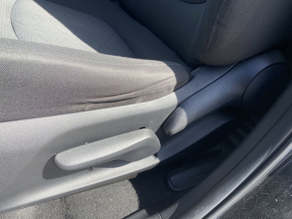 Toyota RAV4 LE 2022 à Alliston, Ontario - 12 - w1024h768px