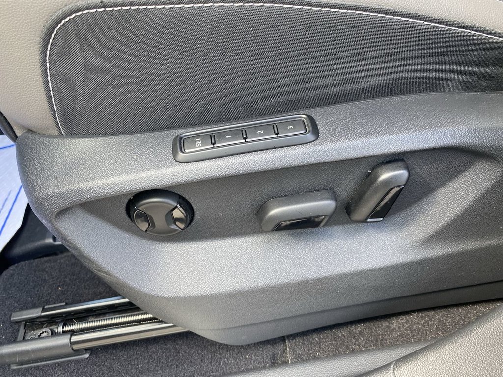 2022 Volkswagen Atlas Cross Sport Highline in Alliston, Ontario - 12 - w1024h768px