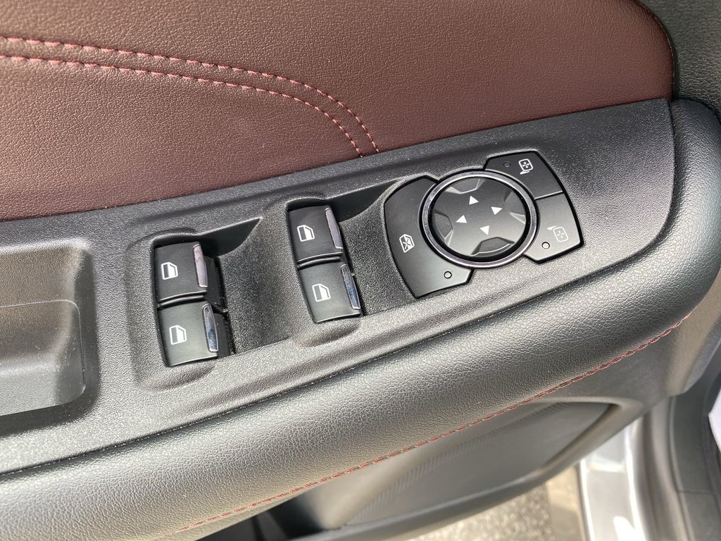 2022 Ford Edge Titanium in Alliston, Ontario - 13 - w1024h768px