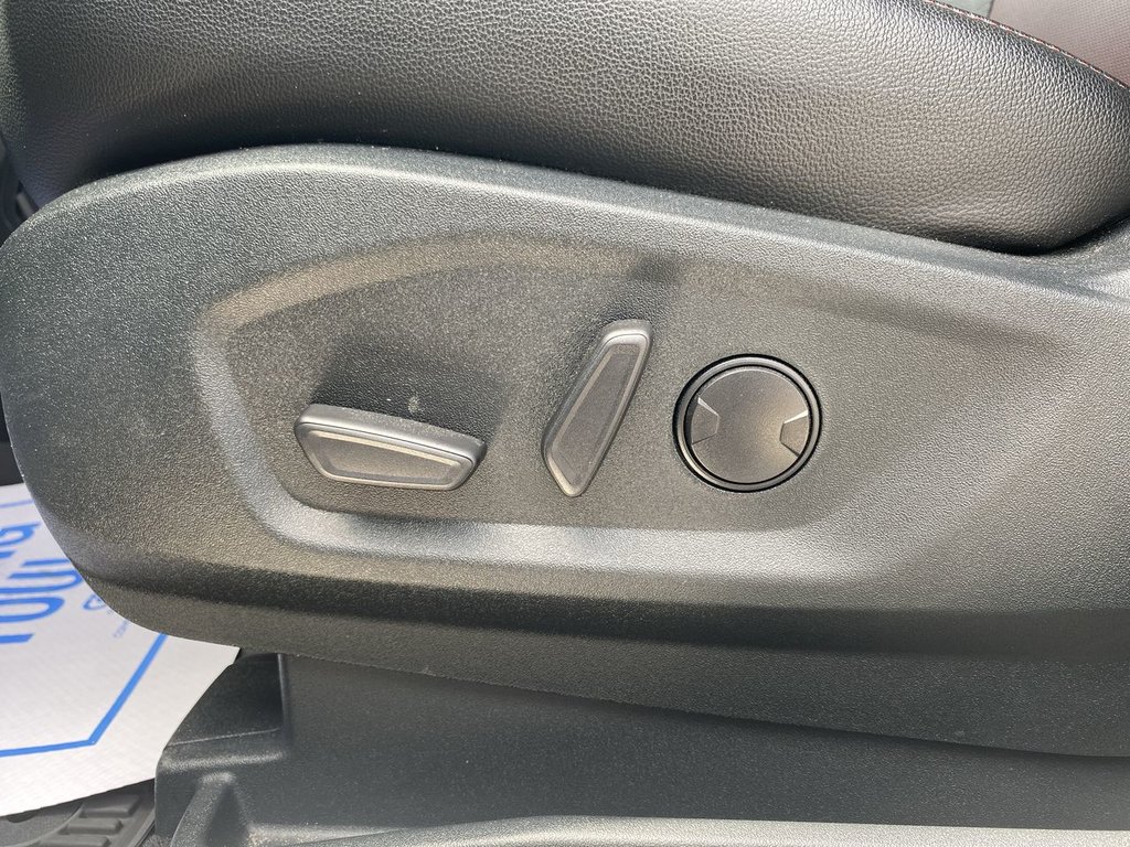 2022 Ford Edge Titanium in Alliston, Ontario - 12 - w1024h768px
