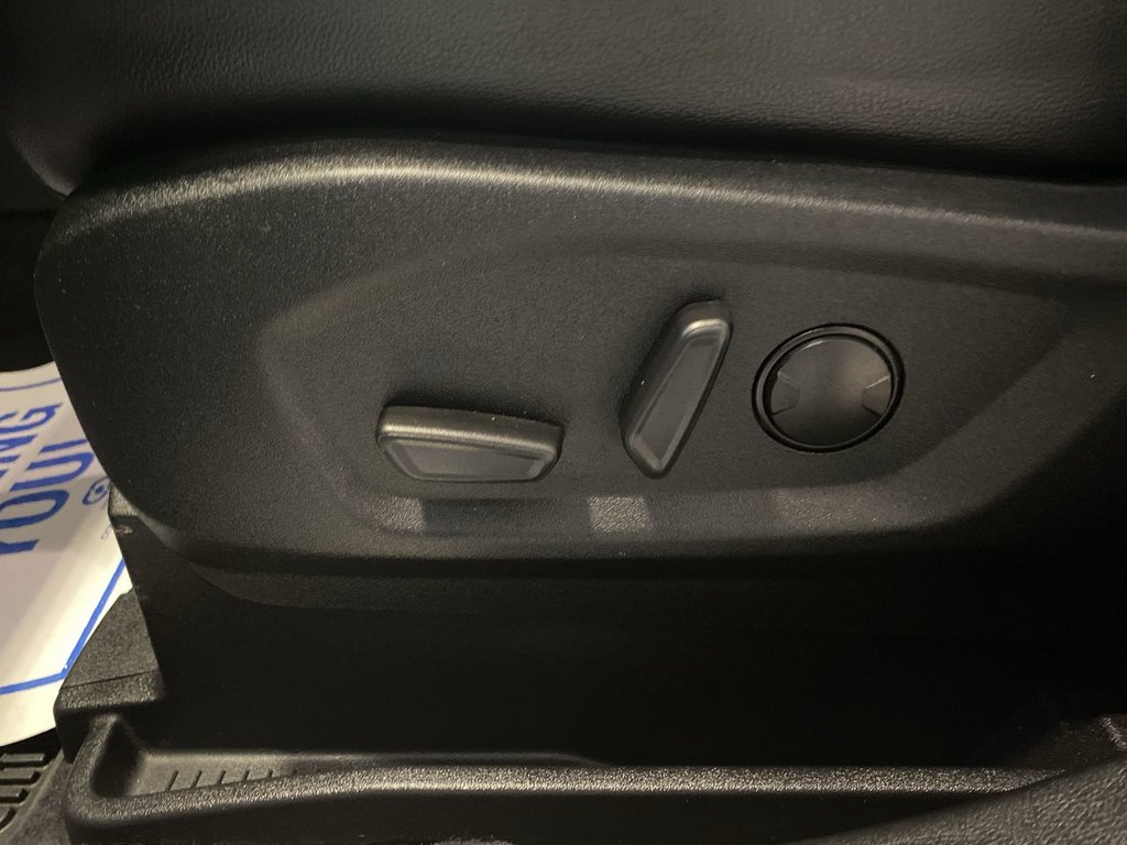 2024 Ford Edge Titanium in Alliston, Ontario - 12 - w1024h768px