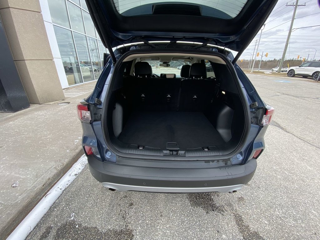 2020 Ford Escape Titanium Hybrid in Alliston, Ontario - 24 - w1024h768px