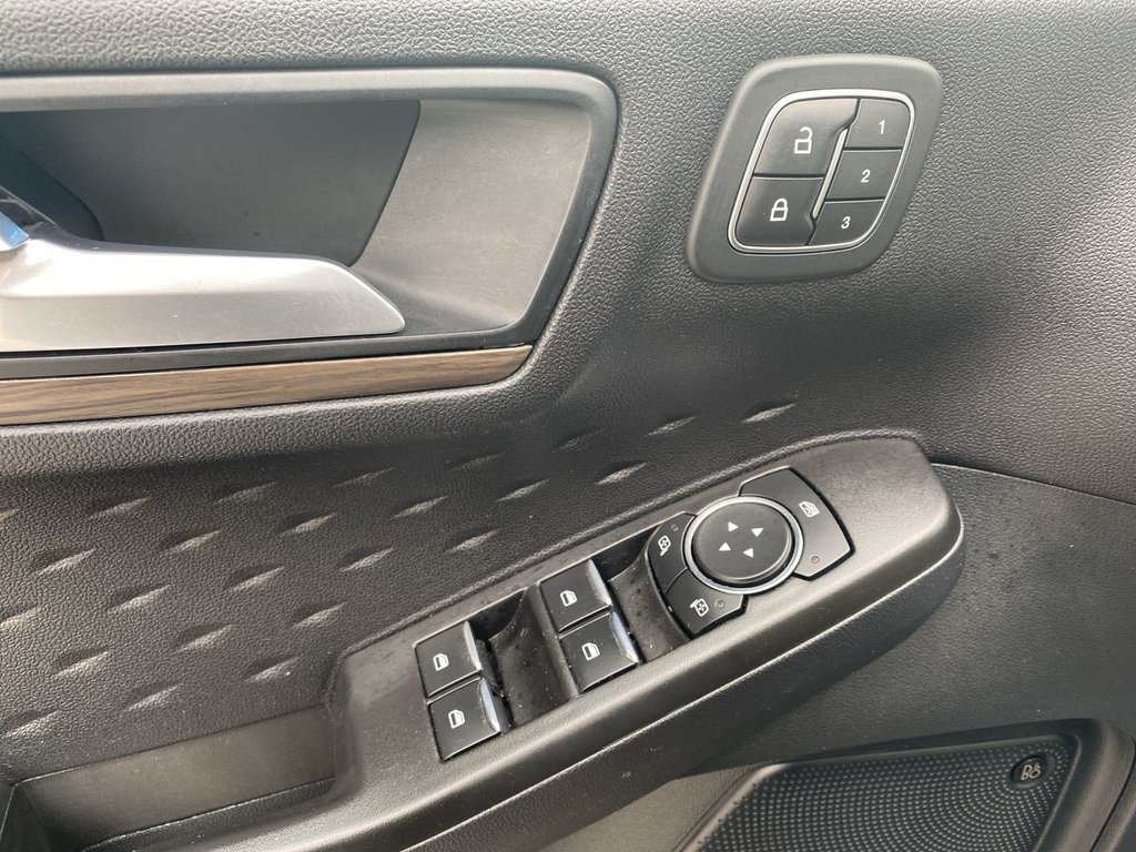 2020 Ford Escape Titanium Hybrid in Alliston, Ontario - 13 - w1024h768px