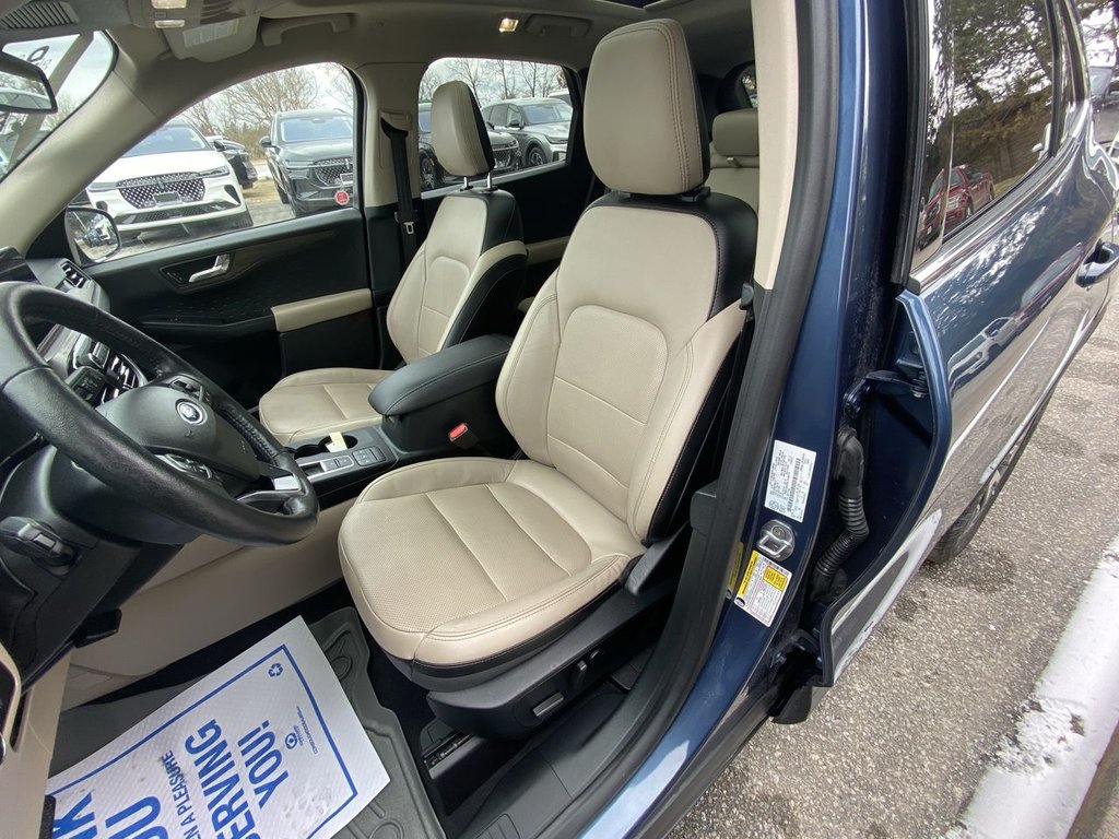 2020 Ford Escape Titanium Hybrid in Alliston, Ontario - 11 - w1024h768px