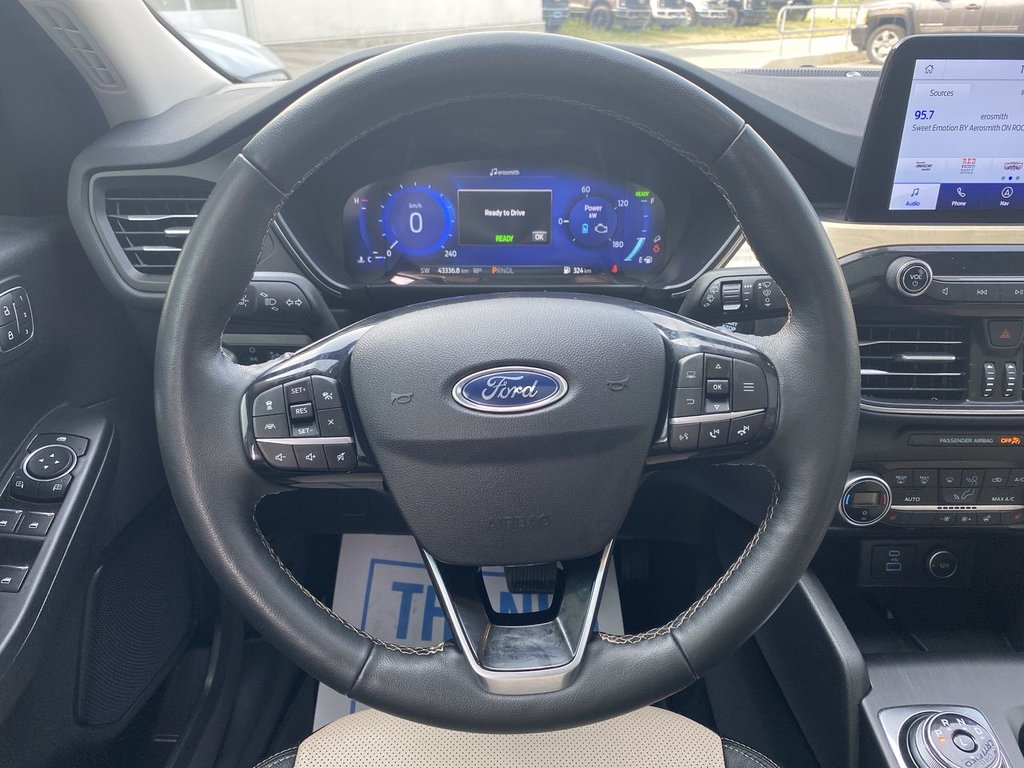 2021 Ford Escape Titanium Hybrid in Alliston, Ontario - 14 - w1024h768px