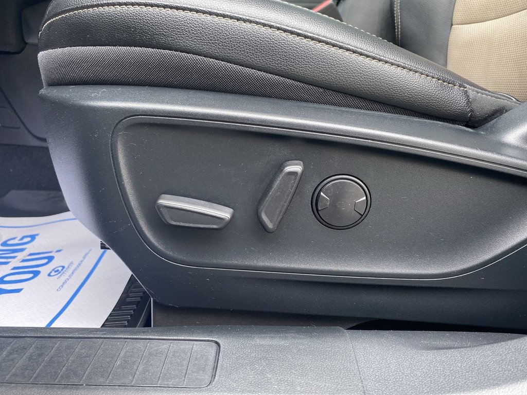 2021 Ford Escape Titanium Hybrid in Alliston, Ontario - 12 - w1024h768px