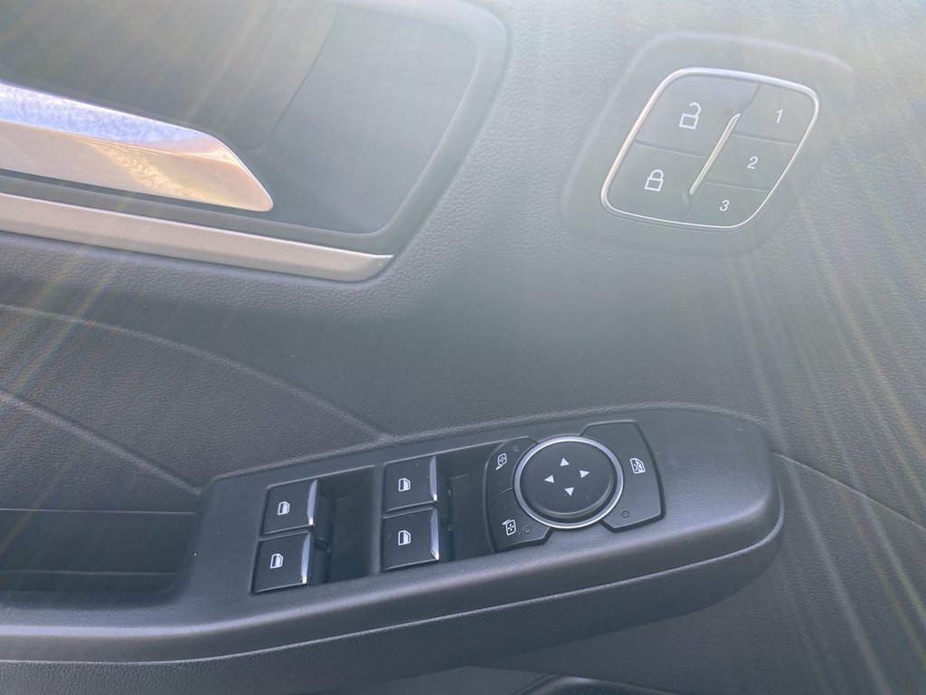 2021 Ford Escape SEL in Alliston, Ontario - 13 - w1024h768px