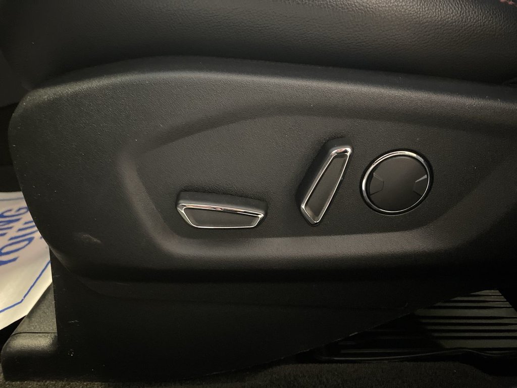 2018 Ford Explorer XLT in Alliston, Ontario - 12 - w1024h768px