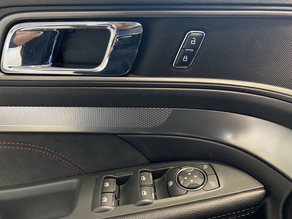 2018 Ford Explorer XLT in Alliston, Ontario - 13 - w1024h768px