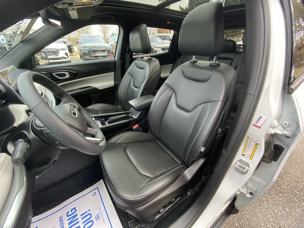 2025 Jeep Compass Limited in Alliston, Ontario - 11 - w1024h768px