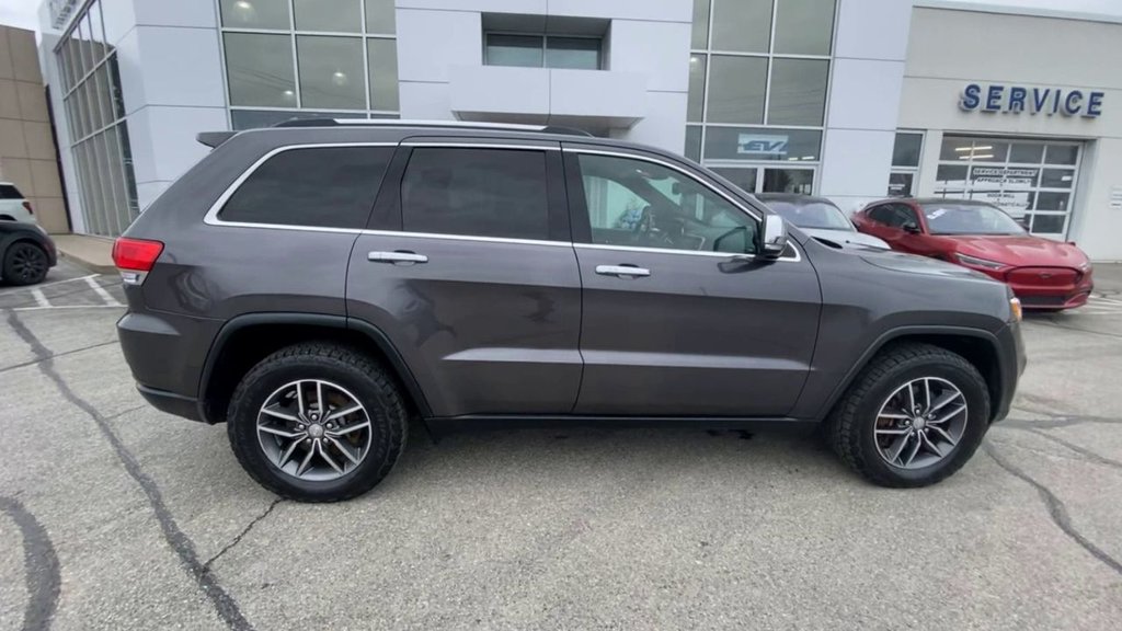 2017  Grand Cherokee Limited in Alliston, Ontario - 9 - w1024h768px