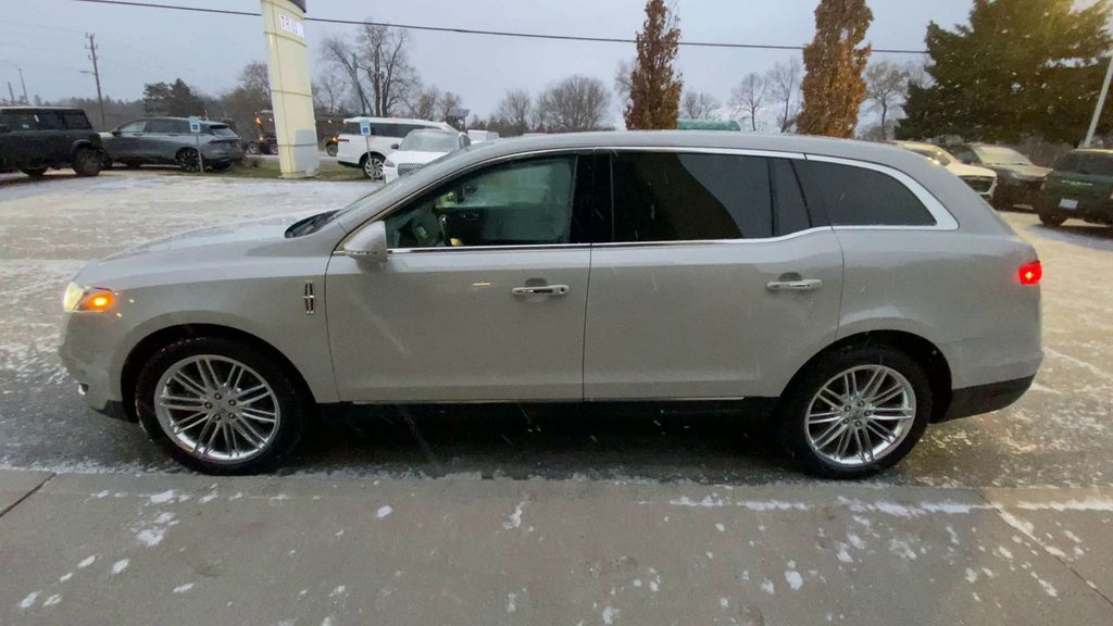 2019 Lincoln MKT Reserve in Alliston, Ontario - 5 - w1024h768px