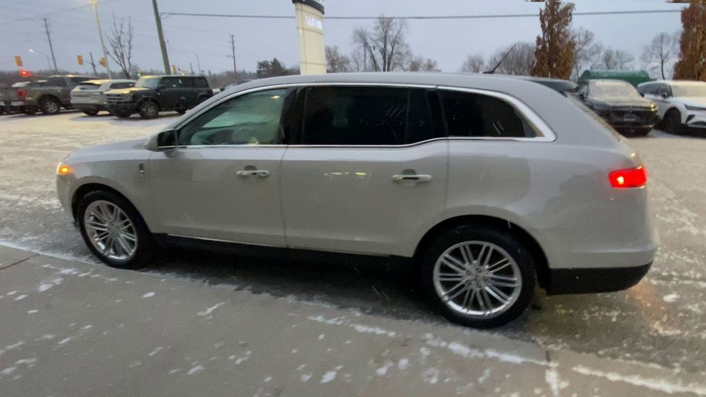 2019 Lincoln MKT Reserve in Alliston, Ontario - 6 - w1024h768px