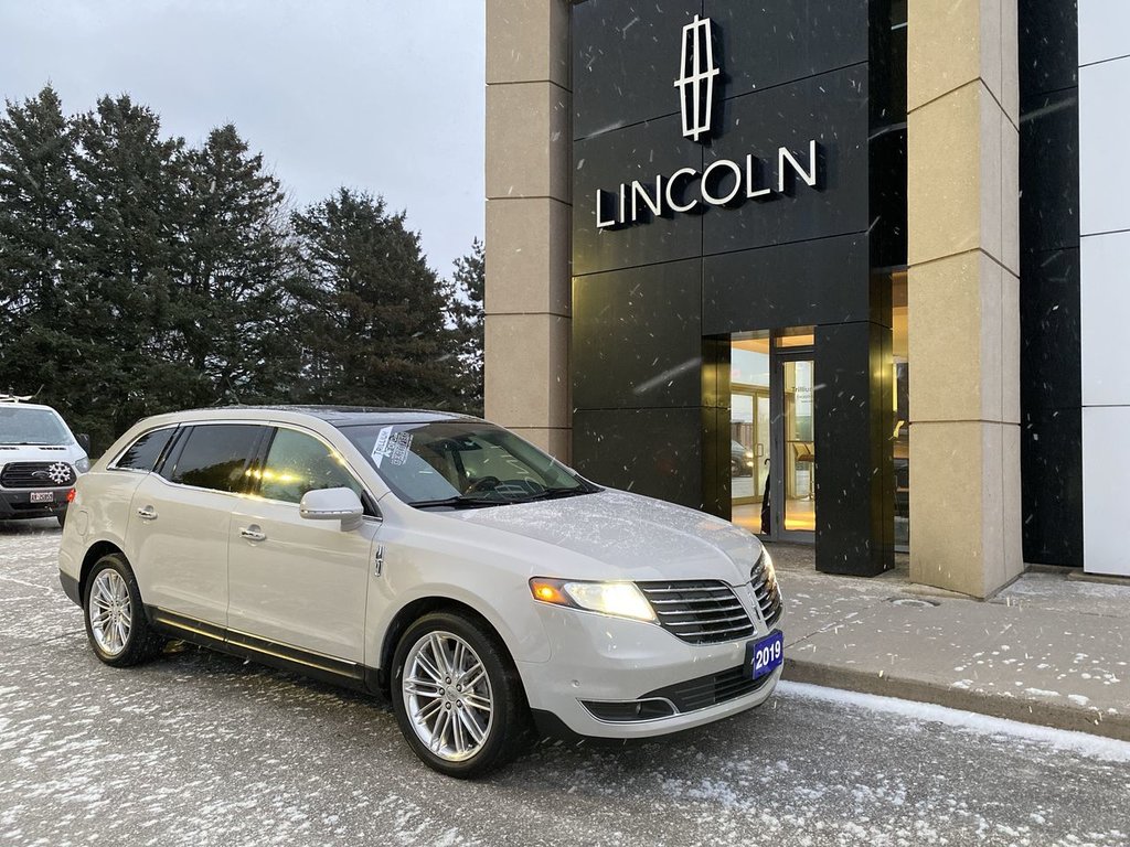 2019 Lincoln MKT Reserve in Alliston, Ontario - 1 - w1024h768px