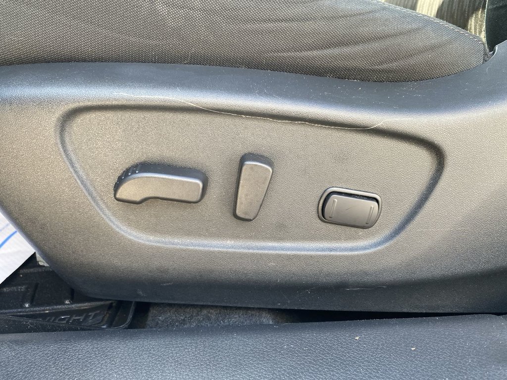 2018 Nissan Rogue in Alliston, Ontario - 12 - w1024h768px