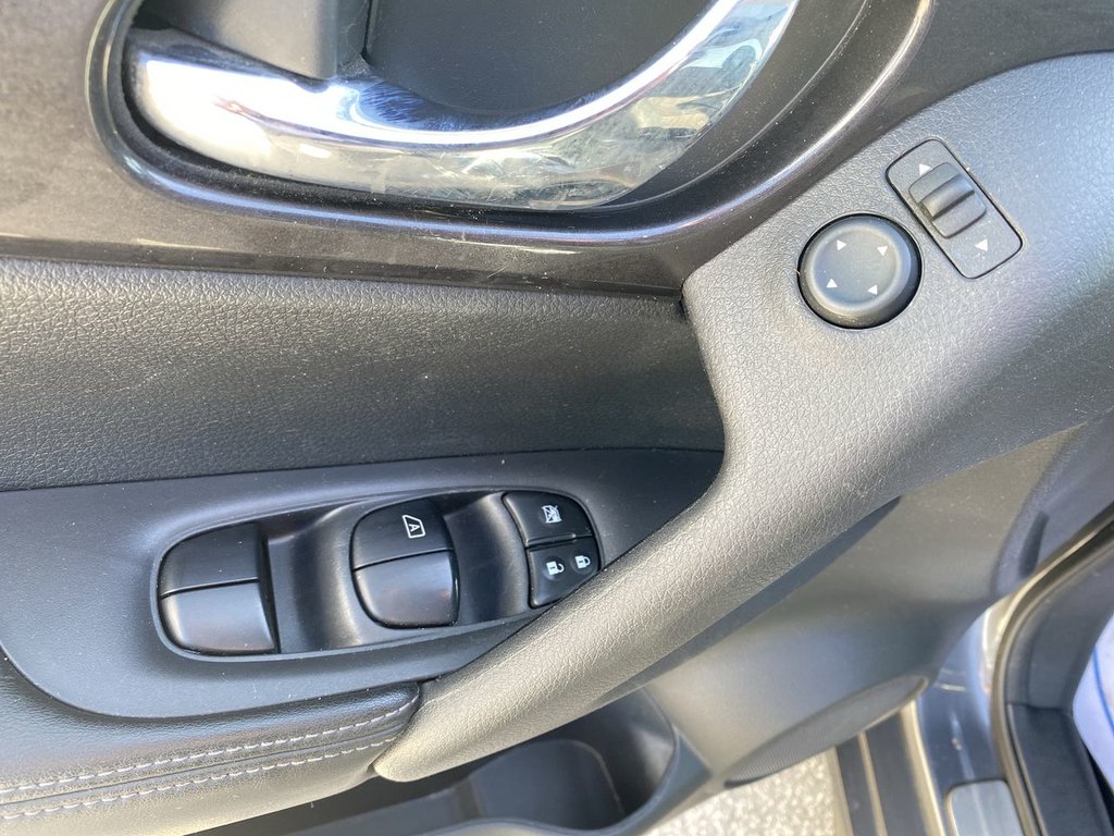2018 Nissan Rogue in Alliston, Ontario - 13 - w1024h768px